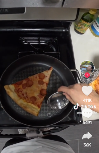 Как разогреть пиццу без микроволновки, чтобы она оставалась вкусной: простой способ
