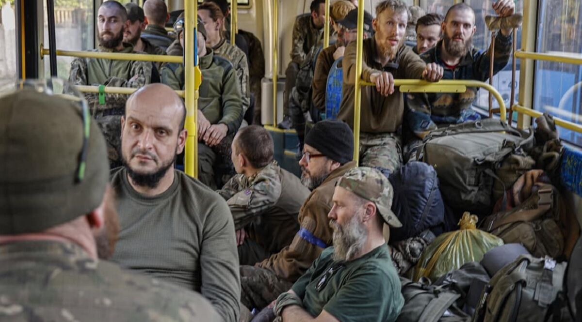 Россия дает "азовцам" пожизненное, чтобы не возвращать домой: родные рассказали о судьбе пленных защитников Мариуполя