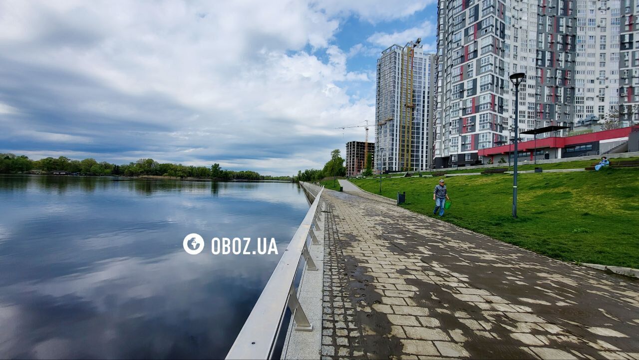 О подтоплении напоминает только болото: в Киеве начал спадать уровень воды в Днепре. Фото