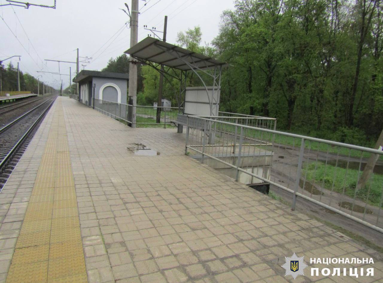 Завдав близько 40 ударів ножем: на Київщині затримали чоловіка, який убив знайомого на залізничній станції