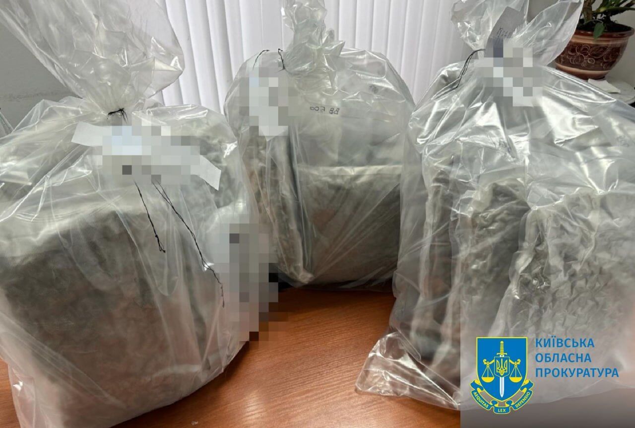 Изъяли "товар" на 4 млн грн: правоохранители разоблачили канал поставки наркотиков в Украину под видом игрушек. Фото
