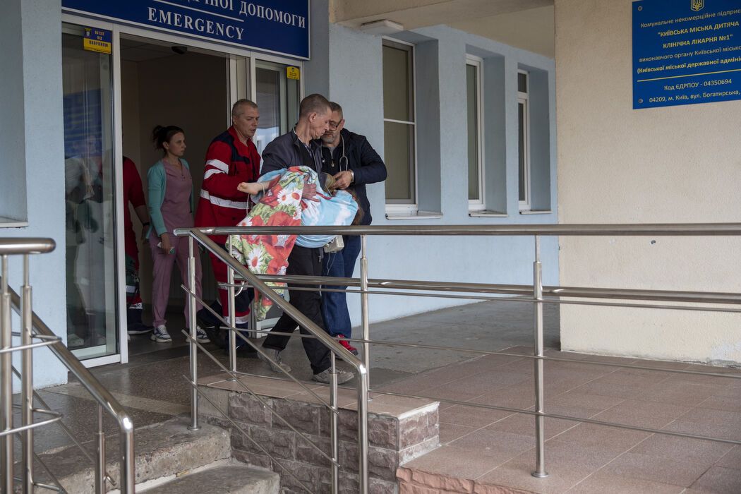 В Киеве эвакуируют две больницы, одна из которых детская, из-за публикаций в сети об угрозе ракетного удара: подробности. Фото и видео