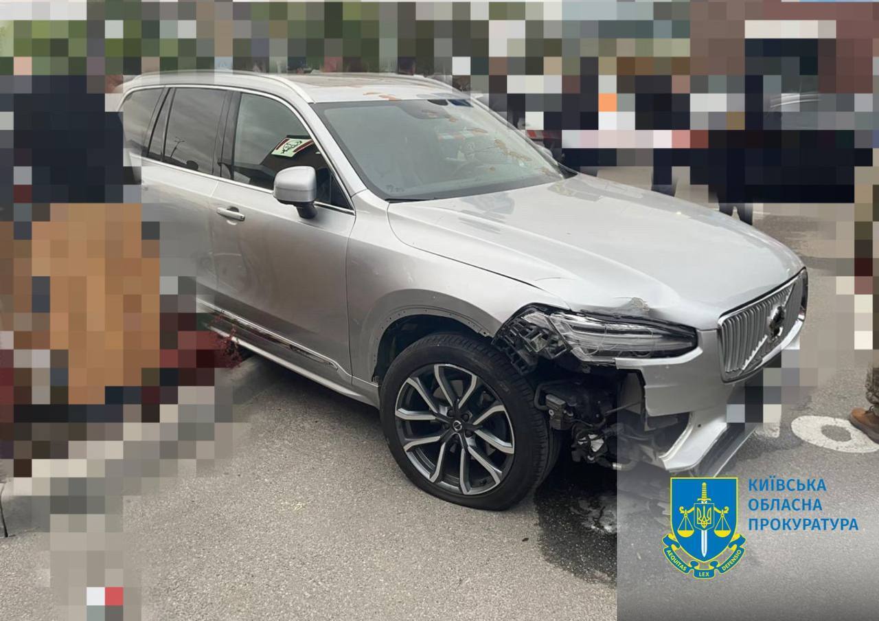 На Київщині п'яний голова РДА в'їхав автівкою у натовп: потерпілі у важкому стані. Відео