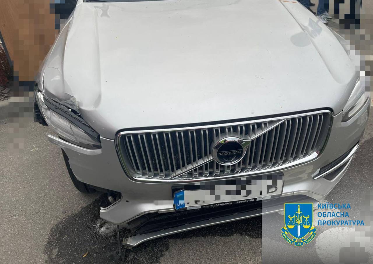 На Київщині п'яний голова РДА в'їхав автівкою у натовп: потерпілі у важкому стані. Відео