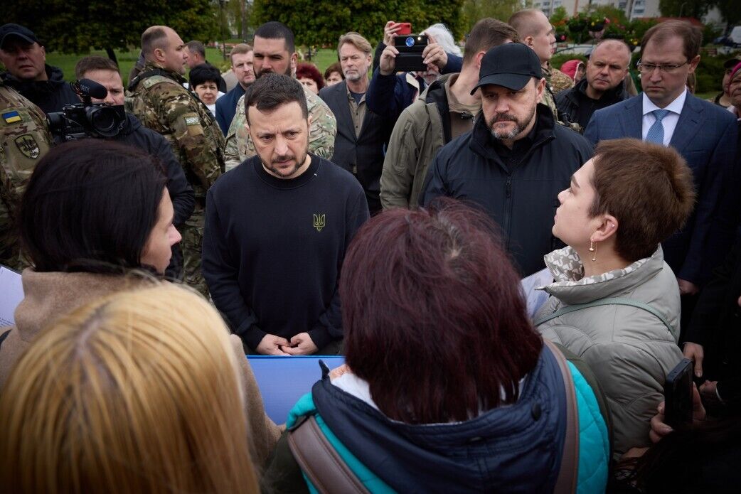 "Дякуємо всім, хто захистив життя": Зеленський у Славутичі вшанував ліквідаторів аварії на ЧАЕС і згадав про 2022 рік. Відео