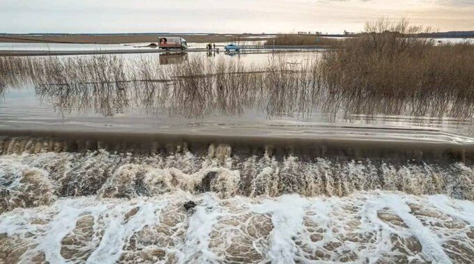 Россия продолжает постепенно уходить под воду: большое затопление не прекращается. Видео