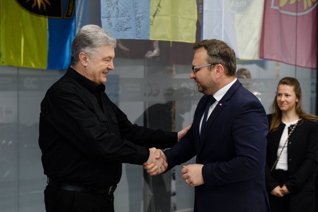 Порошенко поблагодарил вице-премьера Чехии за 