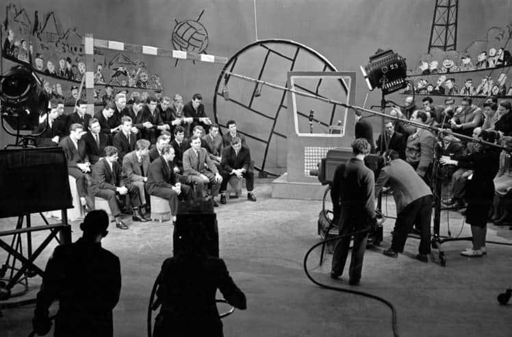 В сети показали, как выглядела первая телерадиовышка Киева на Крещатике в 1950–70-х годах. Архивные фото