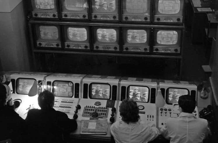 У мережі показали, який вигляд мала перша телерадіовежа Києва на Хрещатику в 1950–70-х роках. Архівні фото