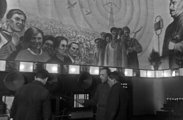 В сети показали, как выглядела первая телерадиовышка Киева на Крещатике в 1950–70-х годах. Архивные фото
