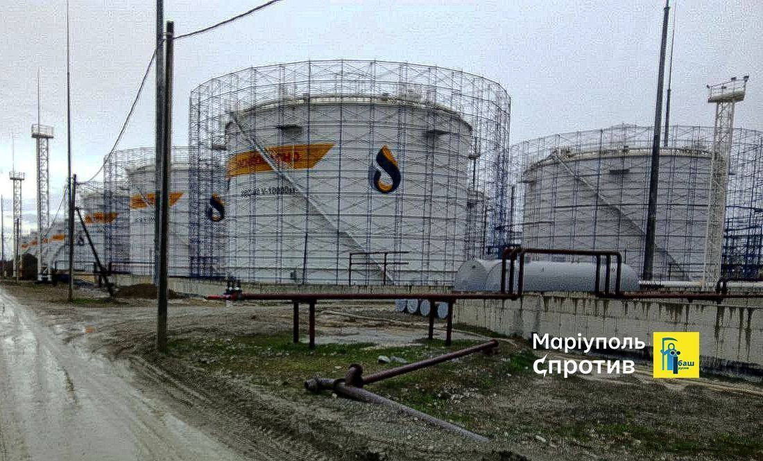 Резервуари розбитого НПЗ "Слов'янськ-ЕКО" в Росії були захищені "мангалами": це його не врятувало. Фото