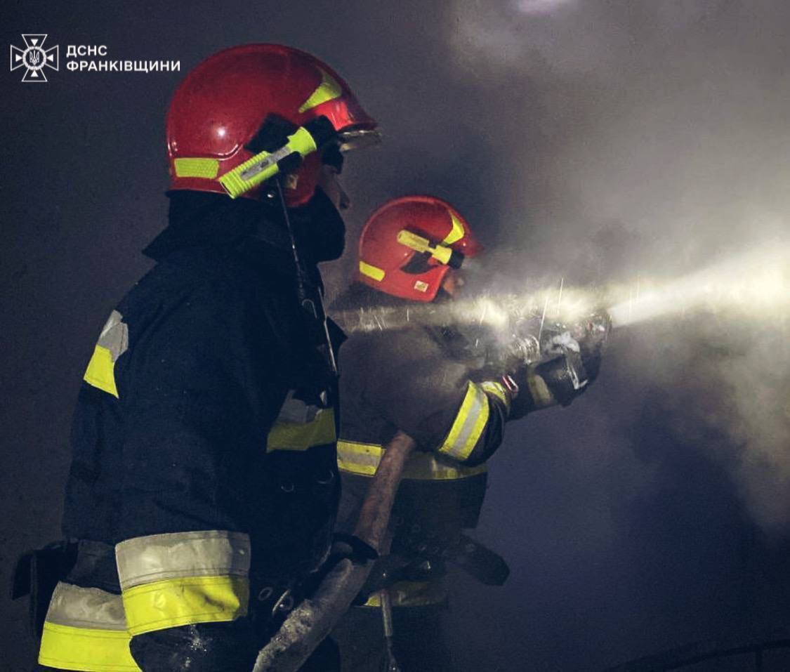 Пожежі продовжують гасити: у ДТЕК показали пошкоджені військами РФ електростанції. Фото