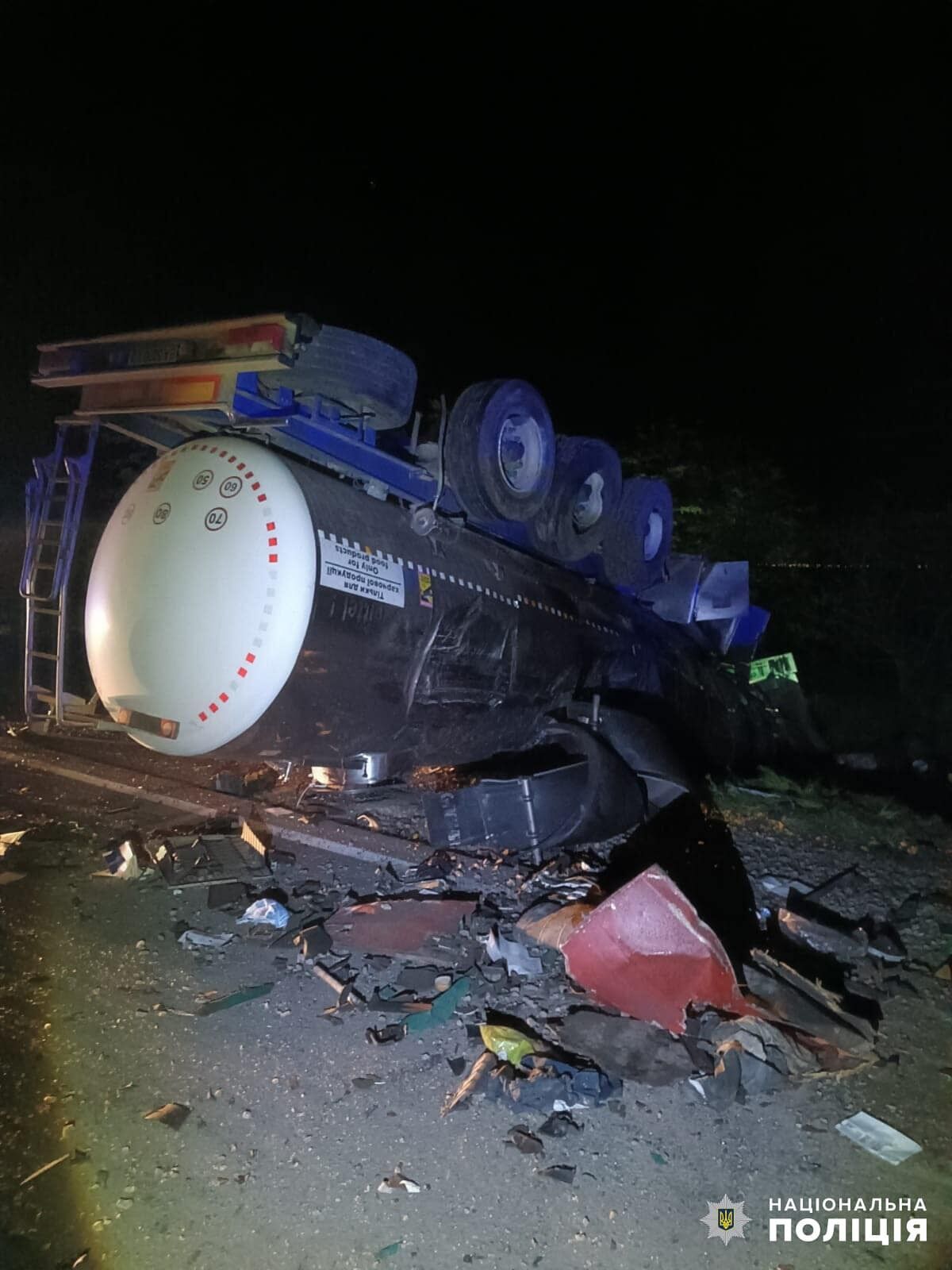 В Одесской области произошла авария с грузовиками, один из водителей погиб: появились подробности. Фото