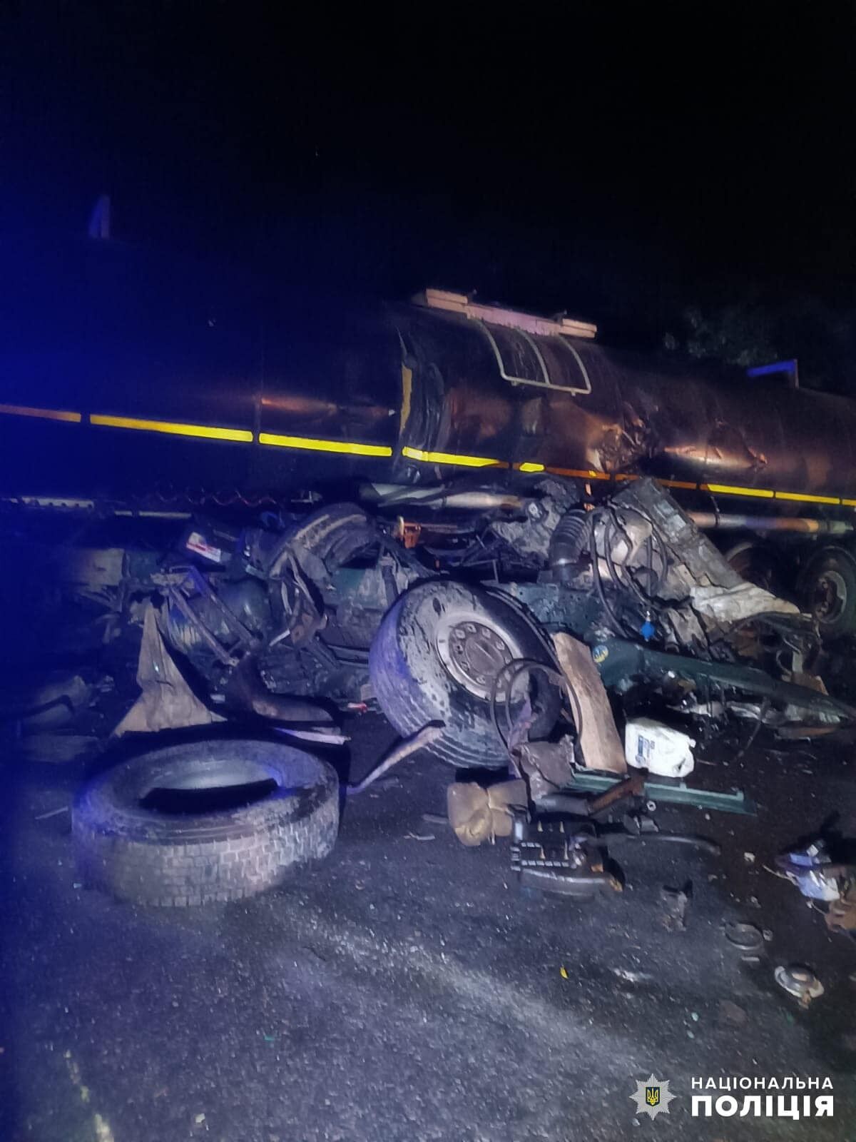На Одещині сталася аварія з вантажівками, один з водіїв загинув: з'явились подробиці. Фото