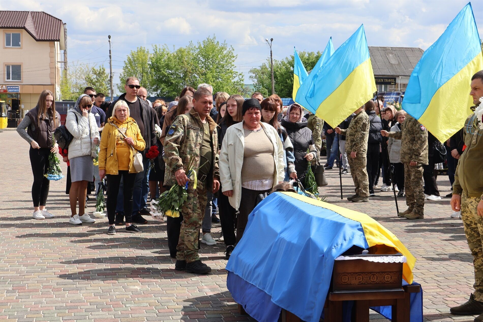 Ему навсегда будет 27: в Ривненской области попрощались с воином с позывным "Боксер", погибшим в боях на Луганщине. Фото