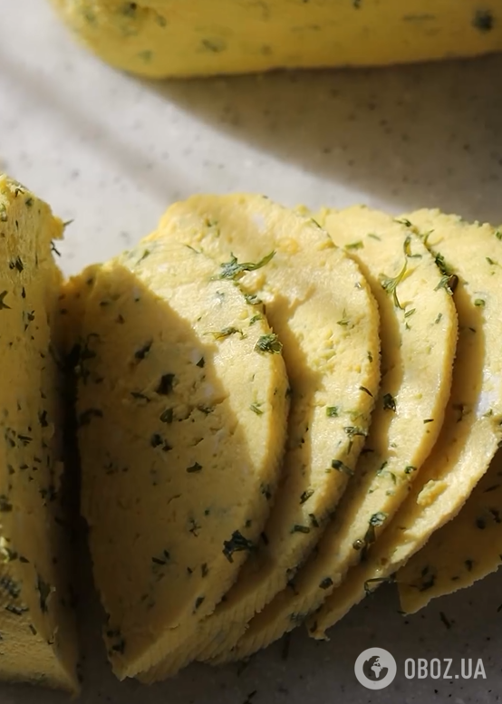 Соленый молочный комок вместо сыра в пасхальную корзину: как приготовить блюдо