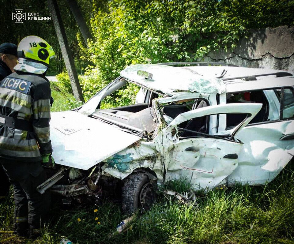 В Киевской области произошла авария с участием двух легковушек: есть погибший и пострадавшие. Подробности и фото
