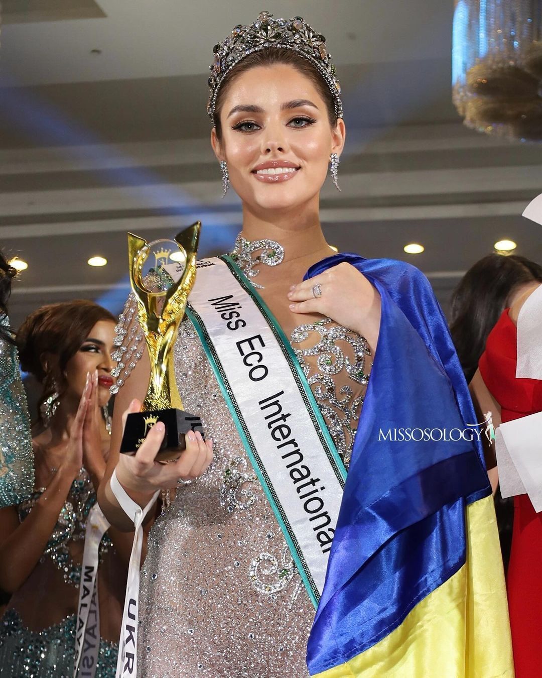 Українка Ангеліна Усанова виграла конкурс краси Miss Eco International-2024 в Єгипті: її сукня-символ війни підкорила журі. Фото