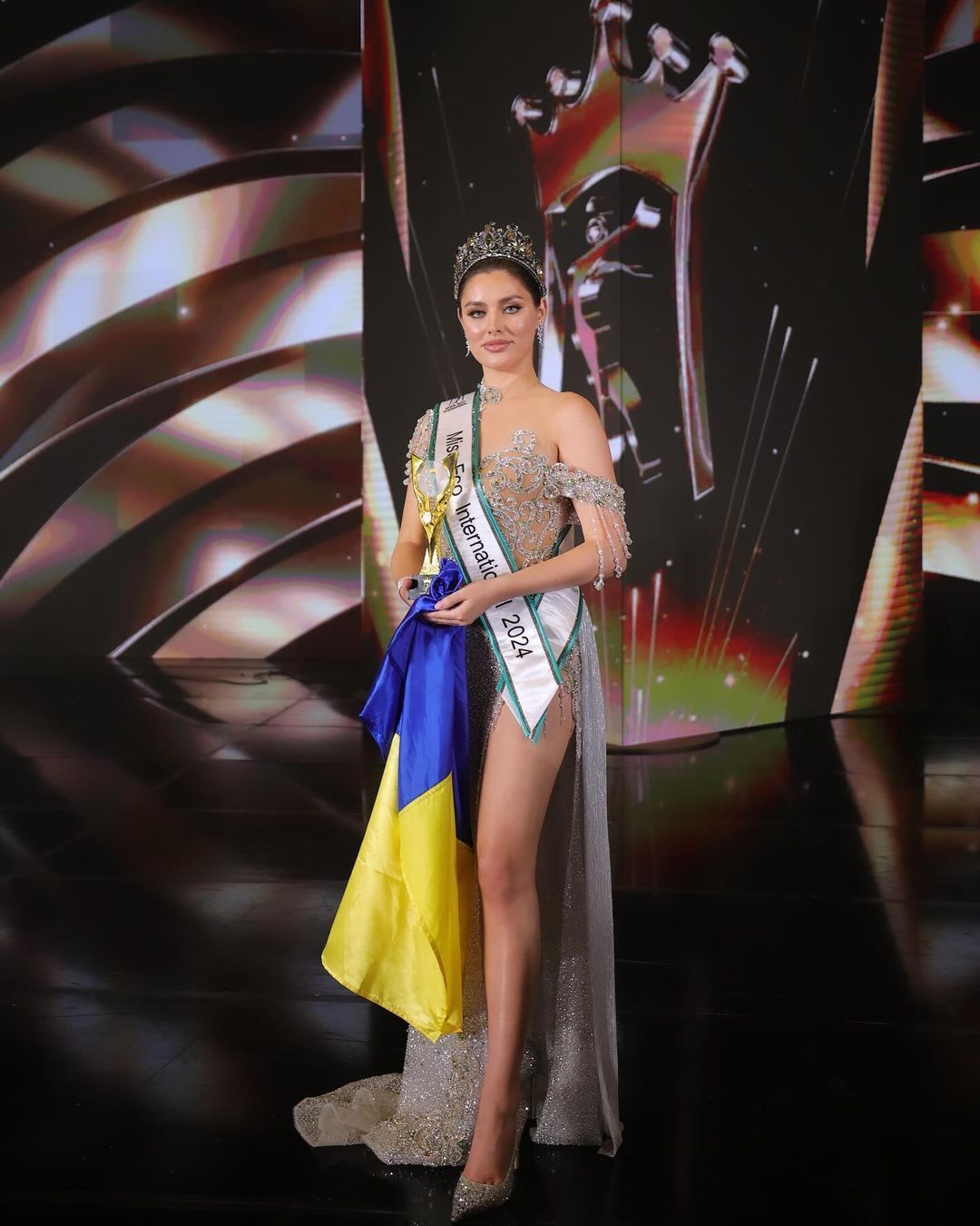 Украинка Ангелина Усанова выиграла конкурс красоты Miss Eco International-2024 в Египте: ее платье-символ войны покорило жюри. Фото