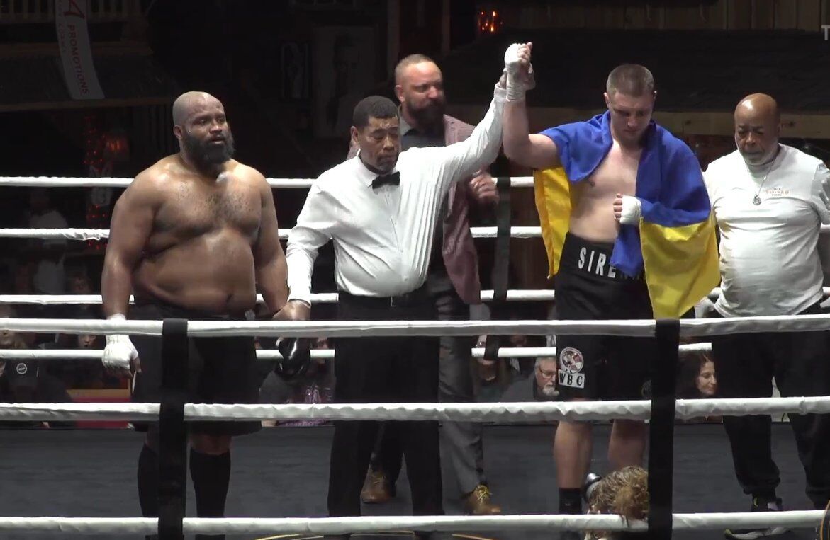 Непереможний український супертяж повернувся у ринг і переміг швидкісним нокаутом. Відео