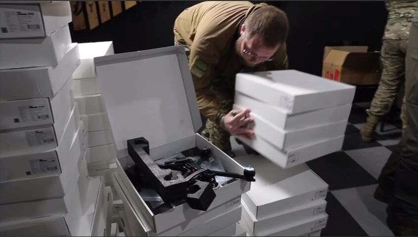Передал дроны разных типов и системы Starlink: Кличко посетил защитников Украины в Донбассе. Видео