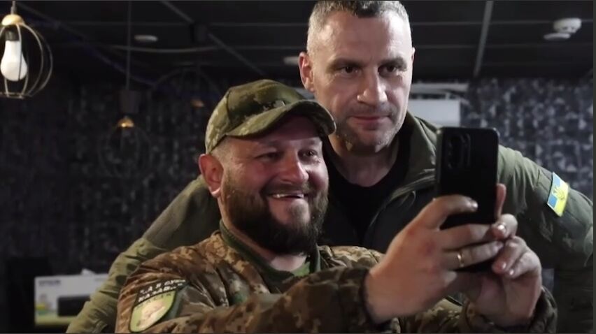 Передал дроны разных типов и системы Starlink: Кличко посетил защитников Украины в Донбассе. Видео