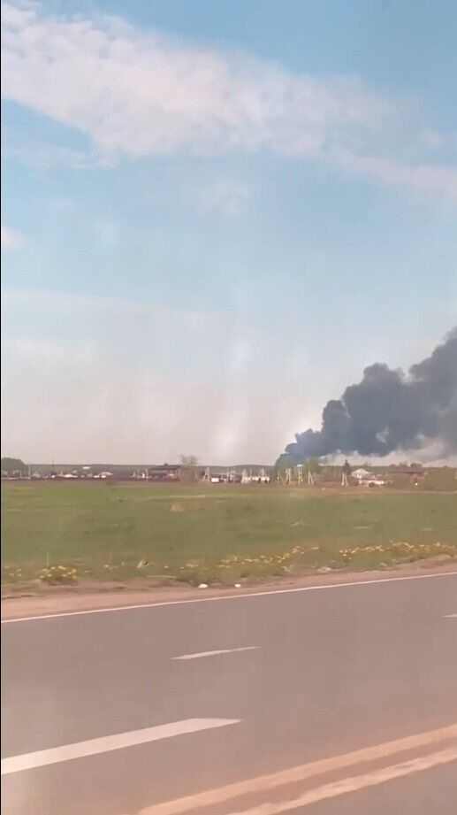 Під Москвою спалахнула потужна пожежа на складах, валить чорний дим. Відео