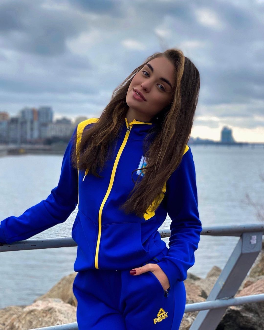 "Полечу в Дубай, а вы будете прятаться в подвалах": чемпионка Украины оскорбила днепрян и получила ответку