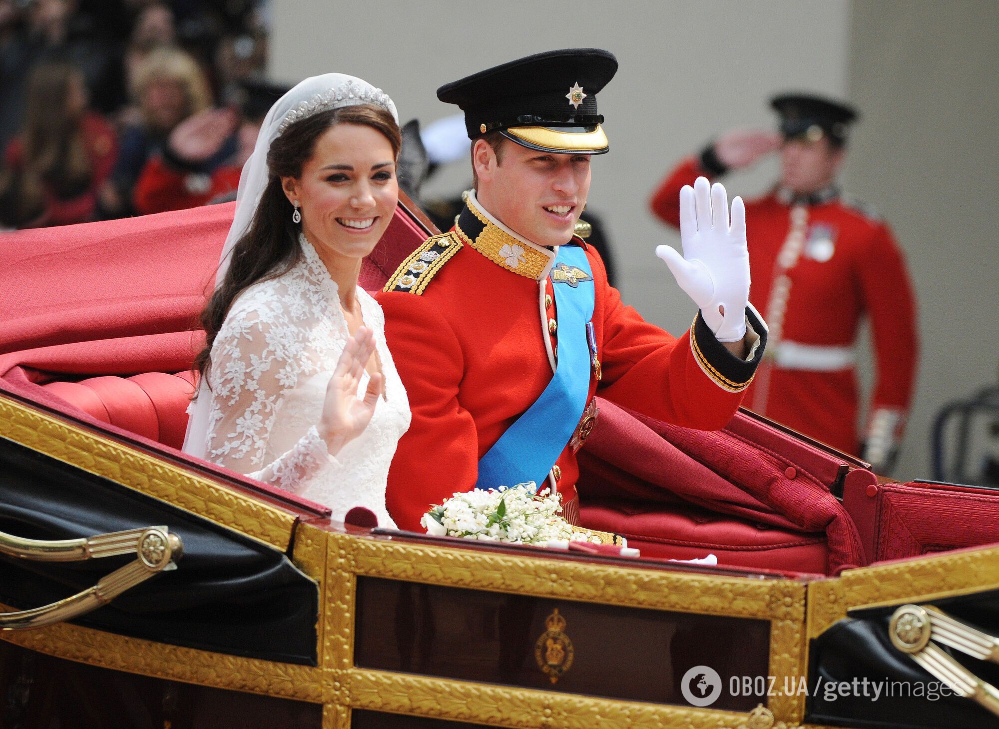 Стало известно, какой королевский протокол нарушила Елизавета II на свадьбе принца Уильяма и Кейт Миддлтон: но ее вины здесь нет