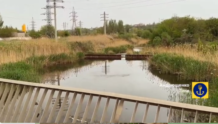 Оккупанты превратили реку Кальчик в Мариуполе в болото: Андрющенко рассказал об еще одном преступлении врага. Видео