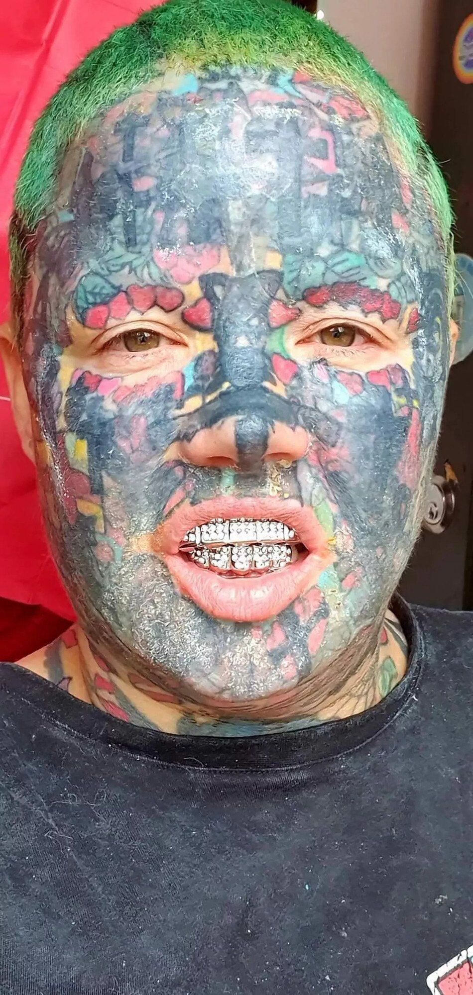 Самой татуированной маме Великобритании запретили посещать церковь и уже 20 лет не берут на работу. Фото