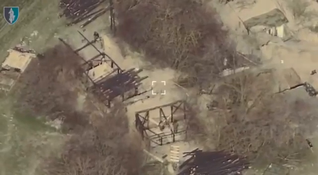 Удари були точними: захисники України ліквідували окупантів, які зводили фортифікаційні споруди на півдні. Відео