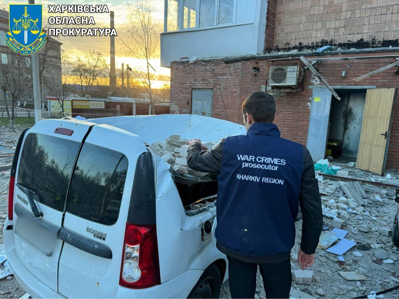 Росіяни вдарили дронами по житлових будинках Харкова: серед жертв – троє рятувальників. Фото і відео

