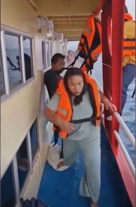 У побережья Таиланда вспыхнул паром более чем с сотней людей: есть ли среди пострадавших украинцы