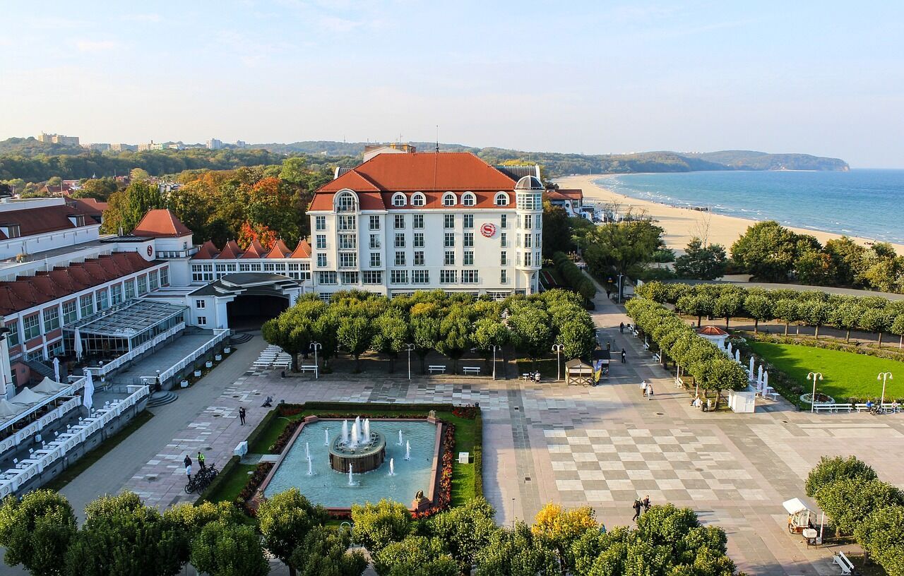 Этот город в Польше назвали одним из лучших курортов Европы в 2024 году: теплое море, низкие цены и чистый песок