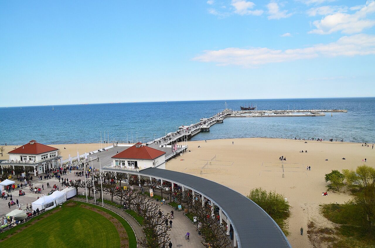 Этот город в Польше назвали одним из лучших курортов Европы в 2024 году: теплое море, низкие цены и чистый песок