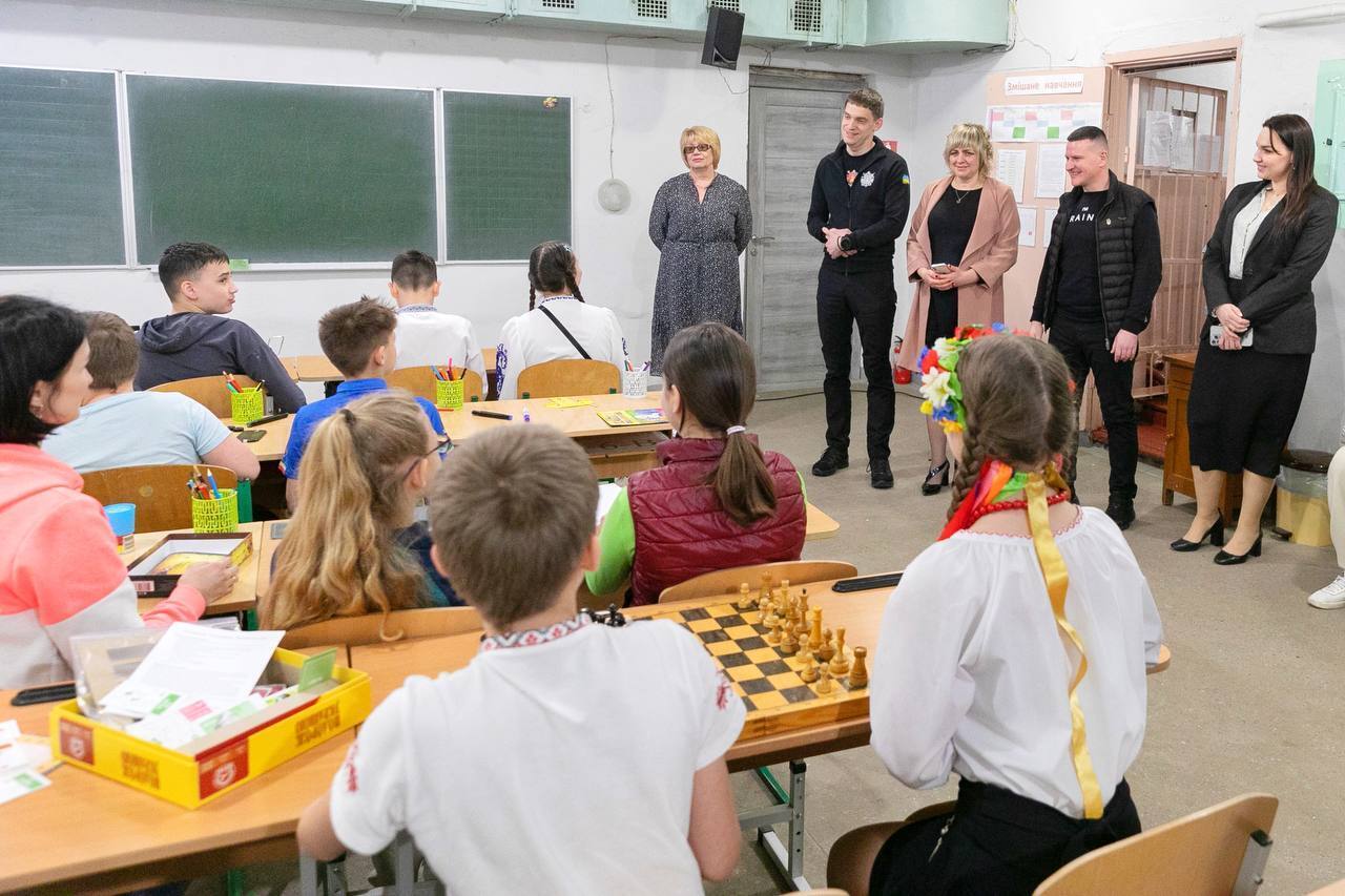 Дети довольны, родители спокойны: как прошла первая неделя обучения в школах Запорожья после радикального решения власти