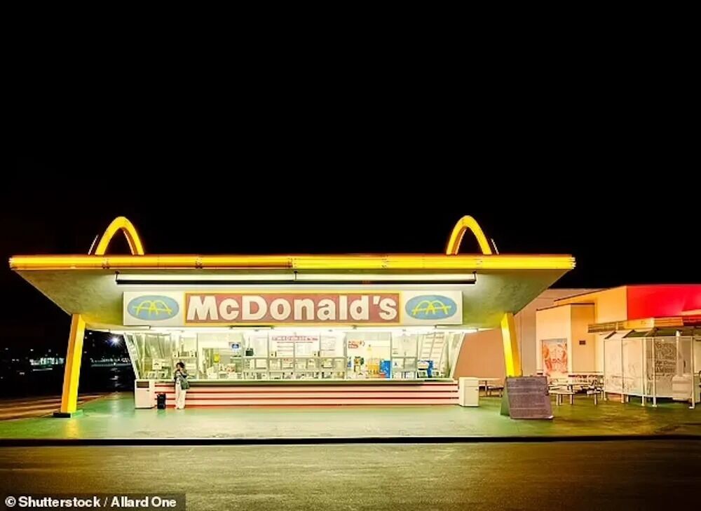 Найстаріший у світі McDonald’s: який вигляд має ретрозаклад зараз. Фото