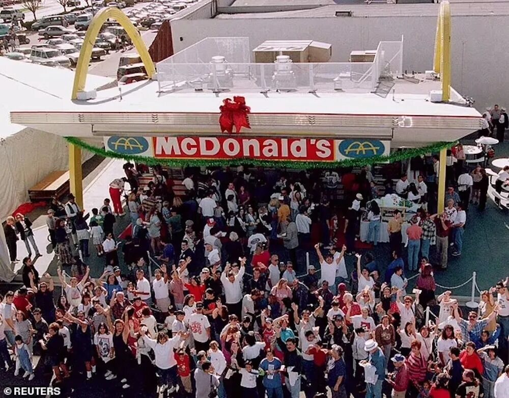 Самый старый в мире McDonald's: как выглядит ретроучреждение сейчас. Фото