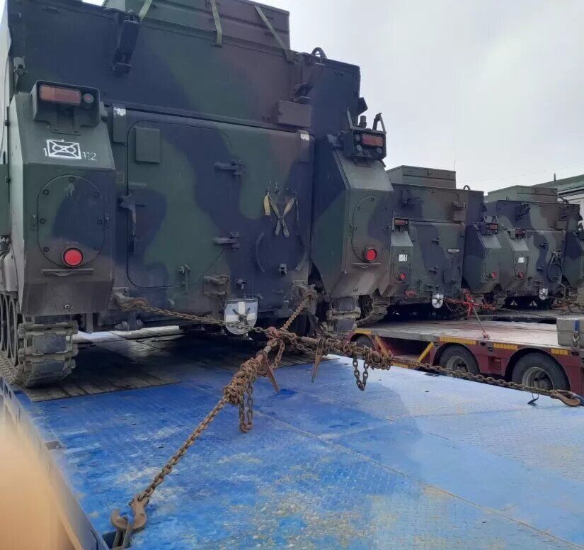 Литва передала для ВСУ командно-штабные машины М577: они уже на Украине. Фото