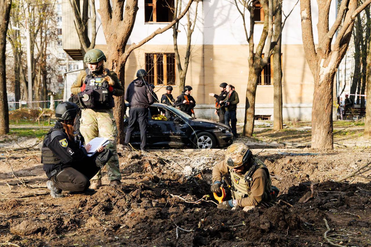  Росіяни обстріляли житловий район Харкова КАБами: є загиблий та поранені. Фото