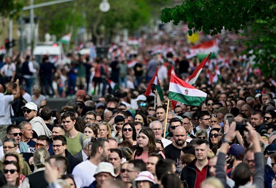 В центре Будапешта прошла масштабная акция протеста против правительства Орбана. Фото и видео