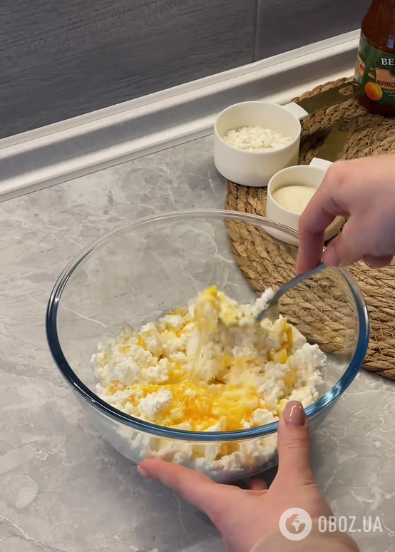 Мягкие внутри и золотистые сверху: как правильно готовить удачные сырники