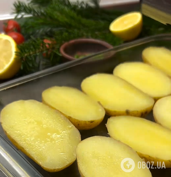 Ефектна закуска з картоплі в мундирі та оселедця: підійде для святкового столу і на кожен день