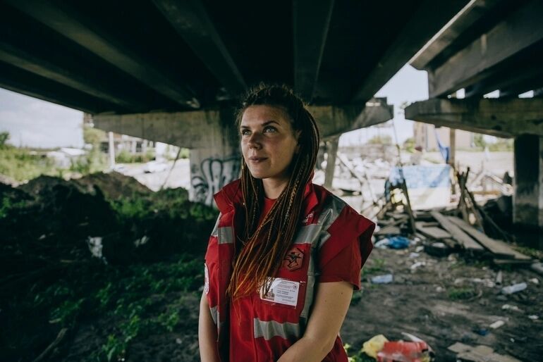 "Я мрію, щоб усі повернулися живі!" Госпітальєрка розповіла про важку боротьбу медиків на фронті 
