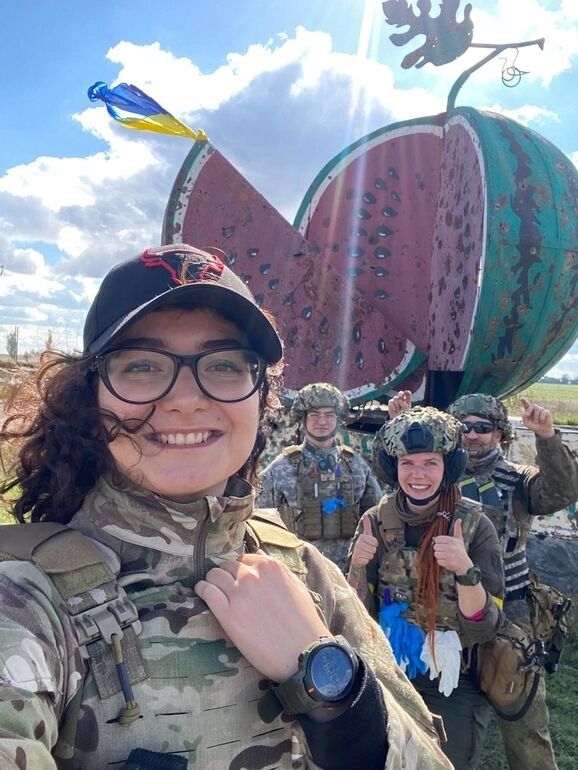 "Я мрію, щоб усі повернулися живі!" Госпітальєрка розповіла про важку боротьбу медиків на фронті 
