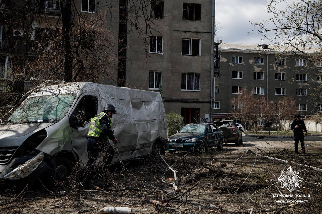 Оккупанты ударили по центру Харькова, где в то время отдыхали много горожан: есть пострадавшие. Фото