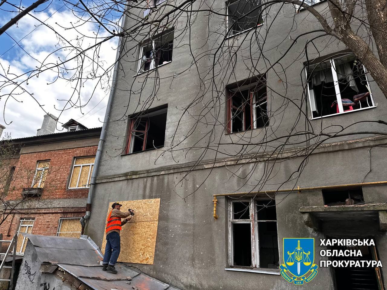 Окупанти вдарили по центру Харкова, де в той час відпочивали багато містян: є постраждалі. Фото