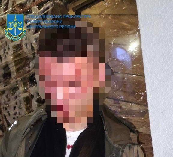 Умисне вбивство: співробітнику УДО, який напав на підлітка у фунікулері Києва, повідомили про підозру. Фото і відео