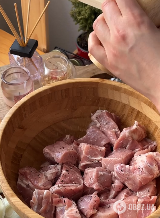 Найсмачніший шашлик зі свинячого ошийку: в чому замаринувати м'ясо
